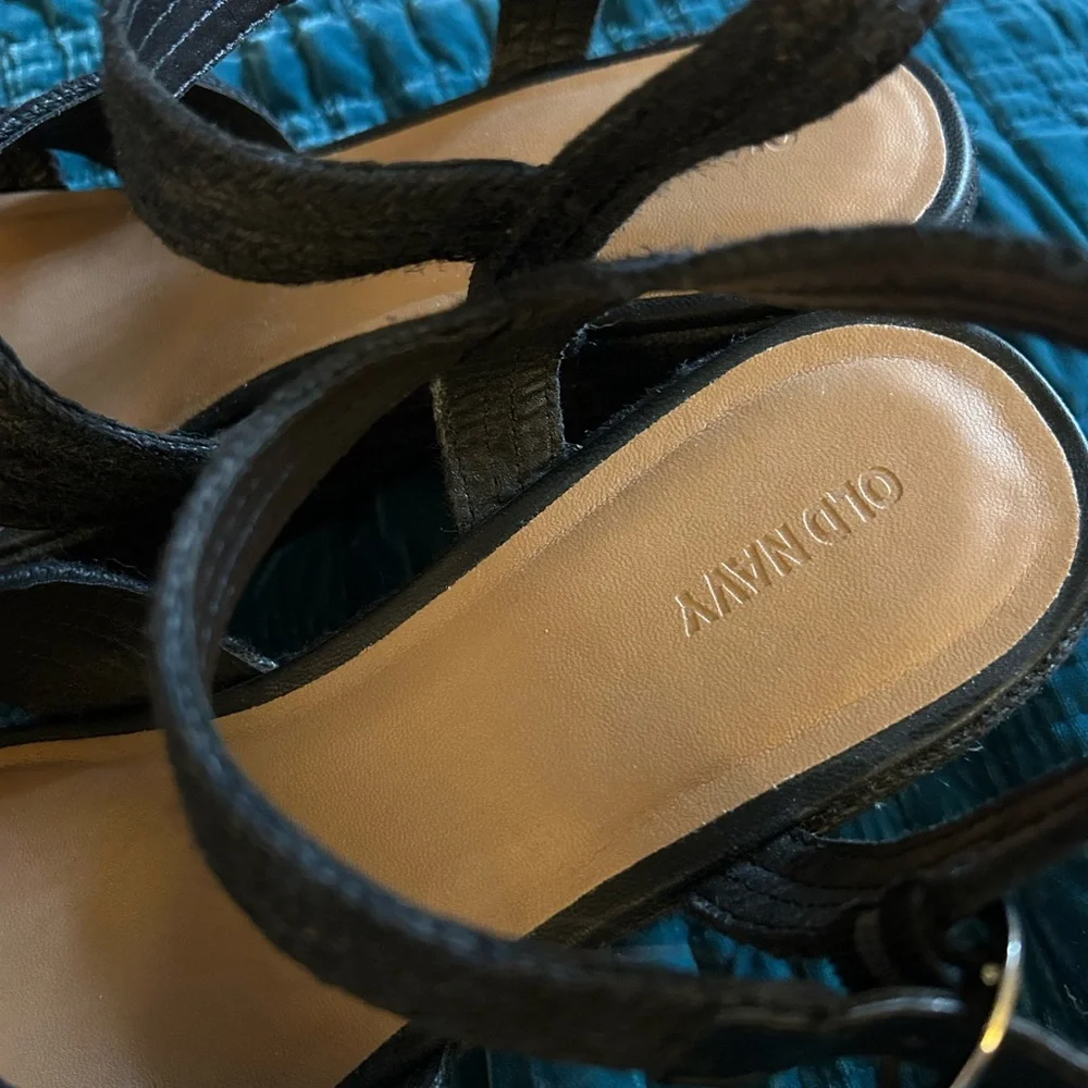 Old Navy Black Sandals - Picture 4 of 6